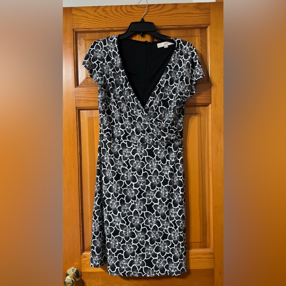 LOFT Black and White Sheath Dress with Flutter Cap Sleeves Size 8